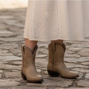 $379 Frye Billy Pull On Grey/Tan Real Leather Western Southern Cowboy Short Boot